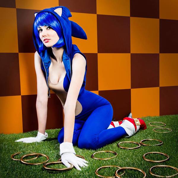 hall_of_fame_sexy-sonic-the-hedgehog-cosplay